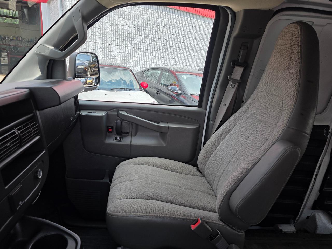 2017 GMC Savana Cargo Van 2500 Photo