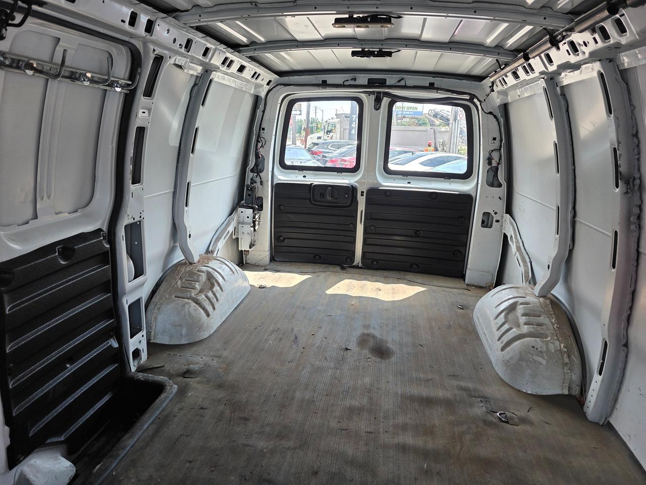 2017 GMC Savana Cargo Van 2500 Photo