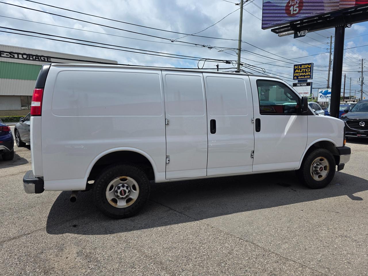 2017 GMC Savana Cargo Van 2500 Photo