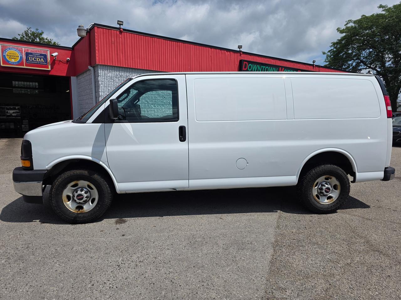 2017 GMC Savana Cargo Van 2500 Photo2