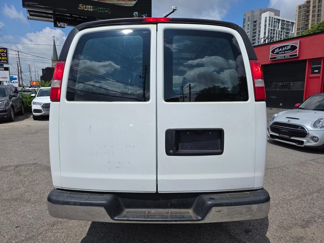2017 GMC Savana Cargo Van 2500 Photo