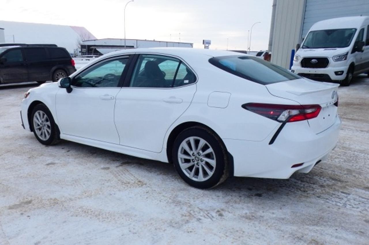 2024 Toyota Camry SE Auto w/Htd L.wrap, BUC - Photo #8