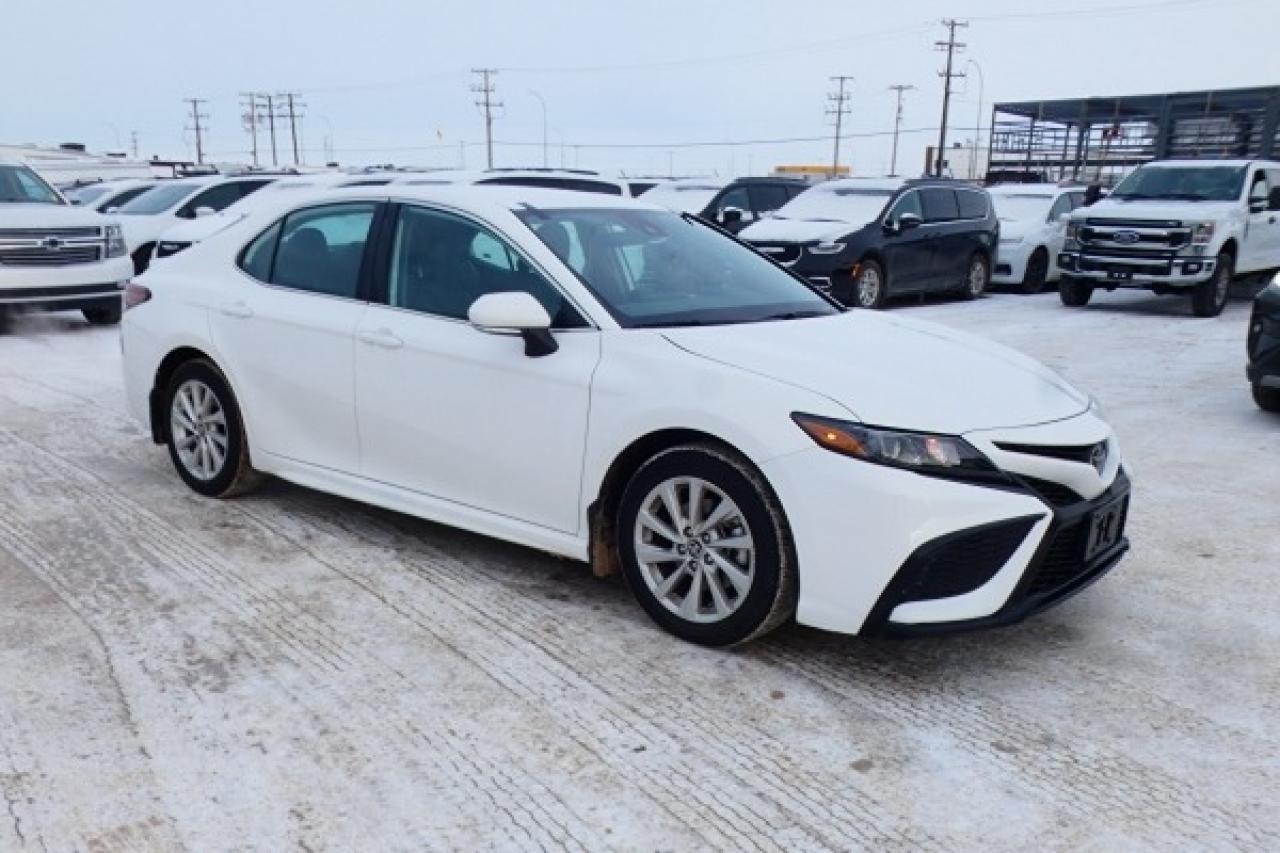 2024 Toyota Camry SE Auto w/Htd L.wrap, BUC - Photo #4
