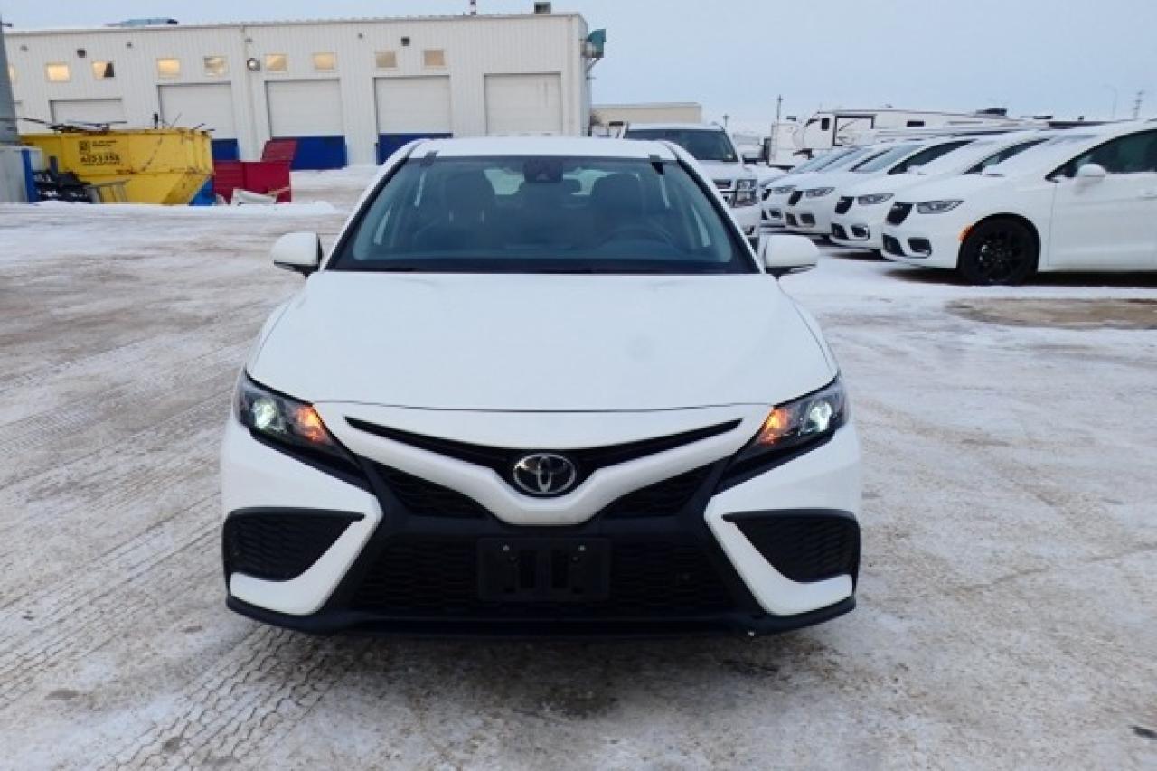 2024 Toyota Camry SE Auto w/Htd L.wrap, BUC - Photo #3