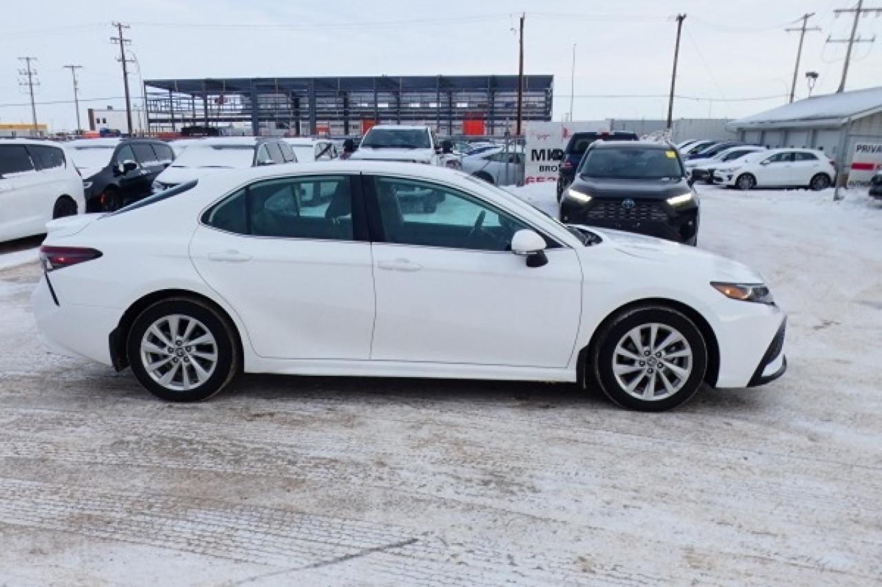 2024 Toyota Camry SE Auto w/Htd L.wrap, BUC - Photo #5