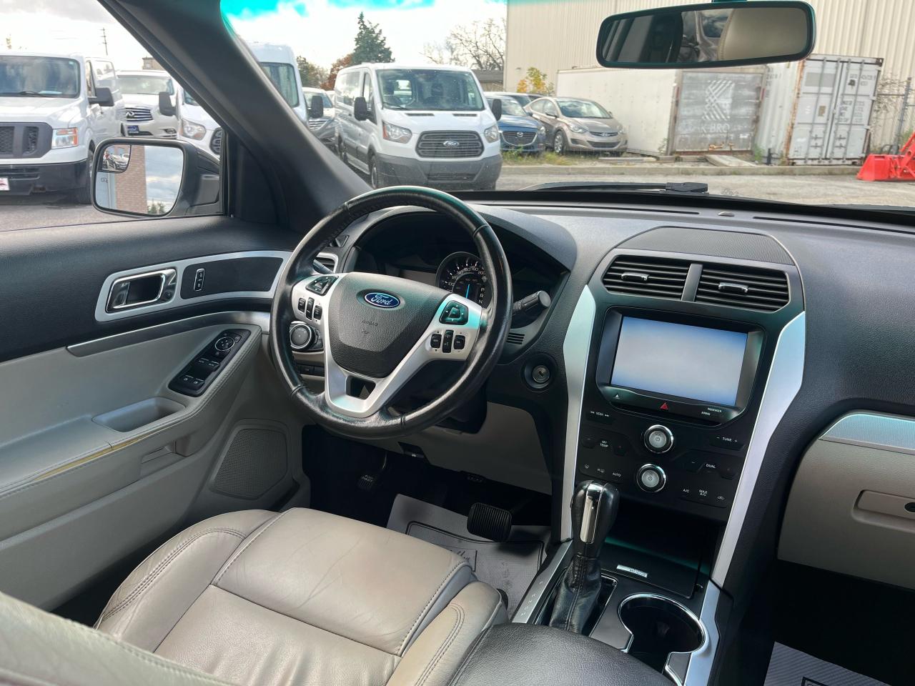 2015 Ford Explorer XLT - Photo #9