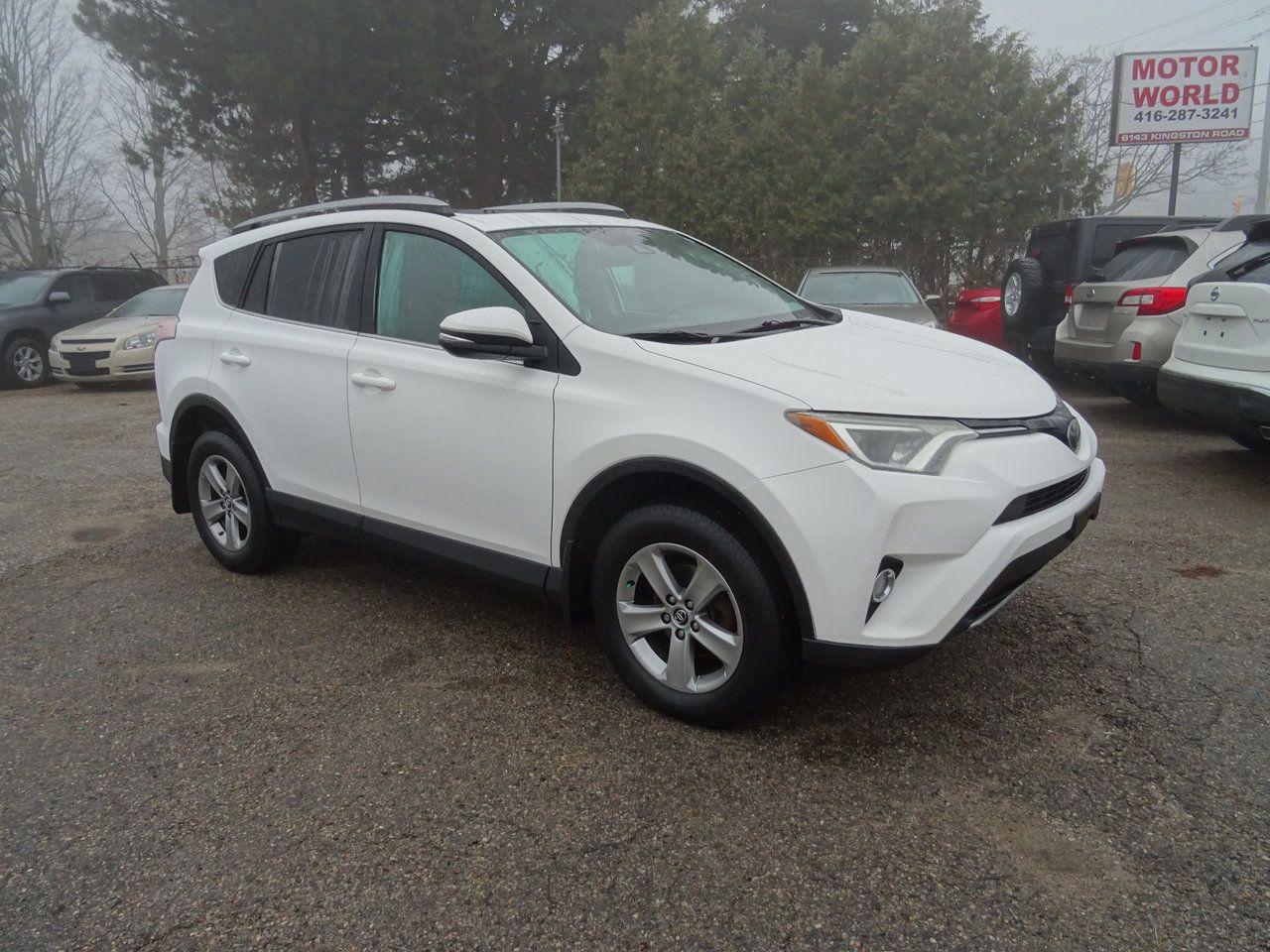 2017 Toyota RAV4 XLE - Photo #4