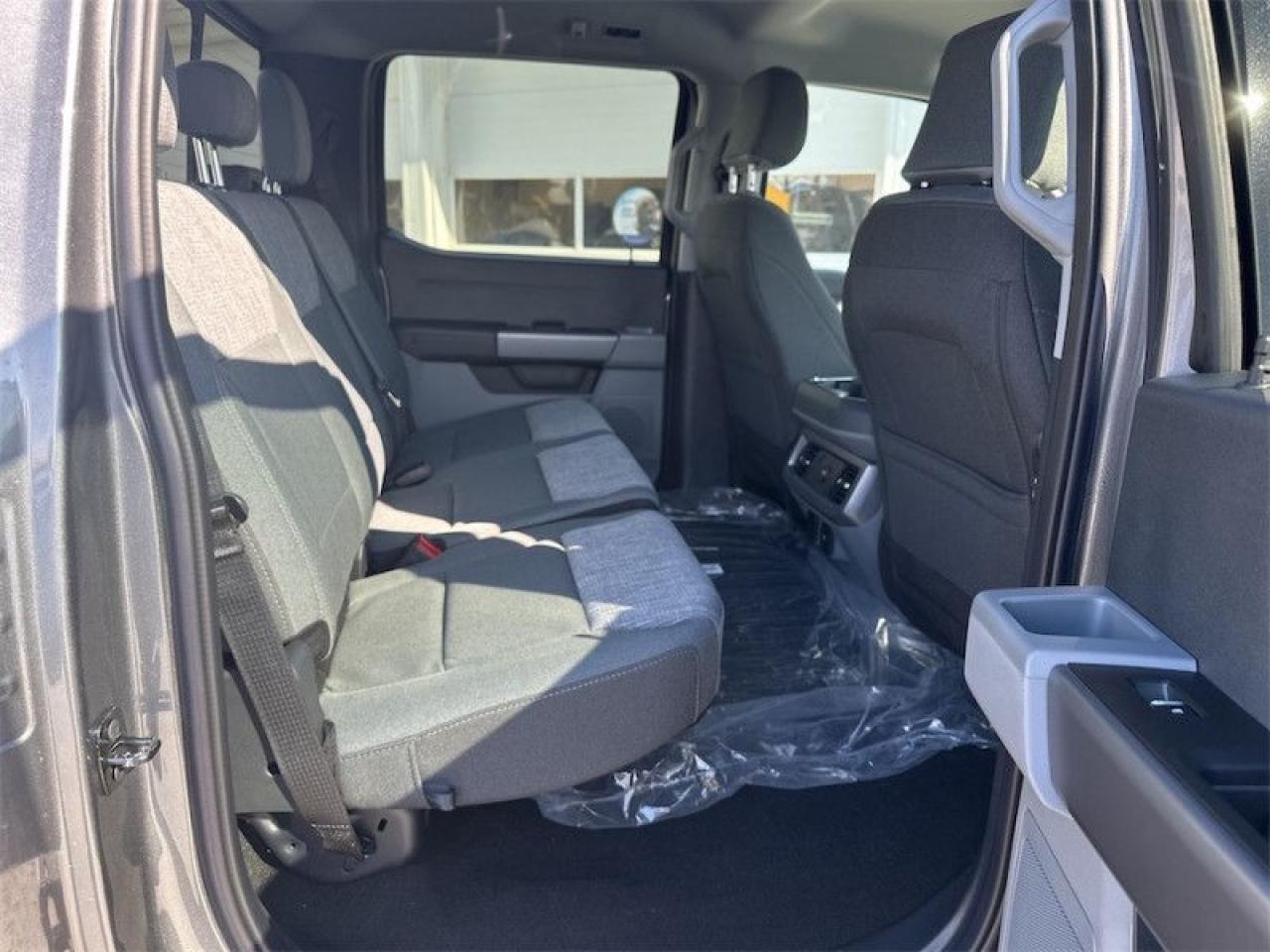 2024 Ford F-350 Super Duty XLT Photo5