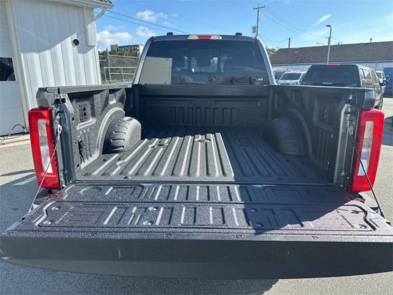 2024 Ford F-350 Super Duty XLT Photo5