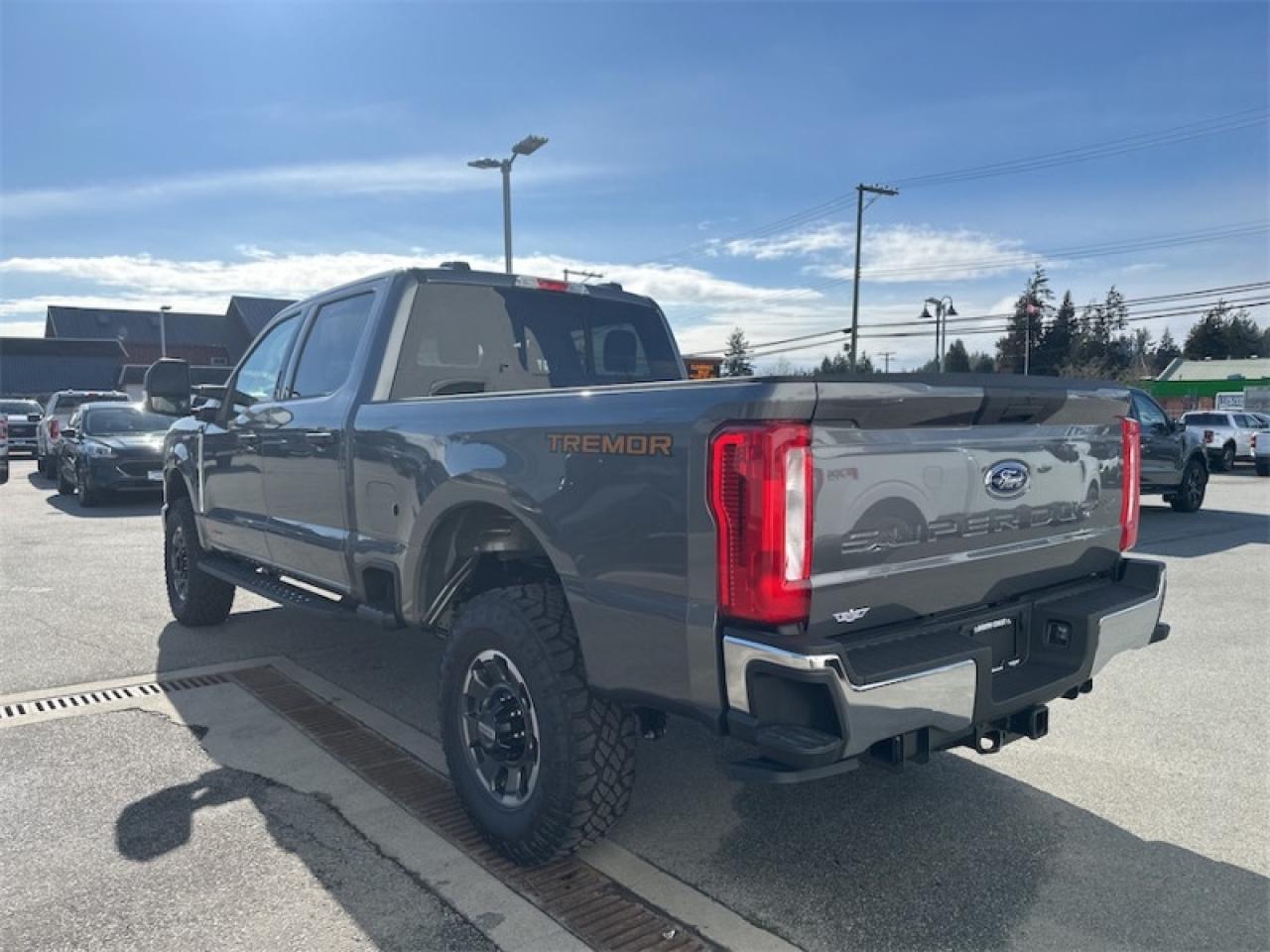 2024 Ford F-350 Super Duty XLT Photo2