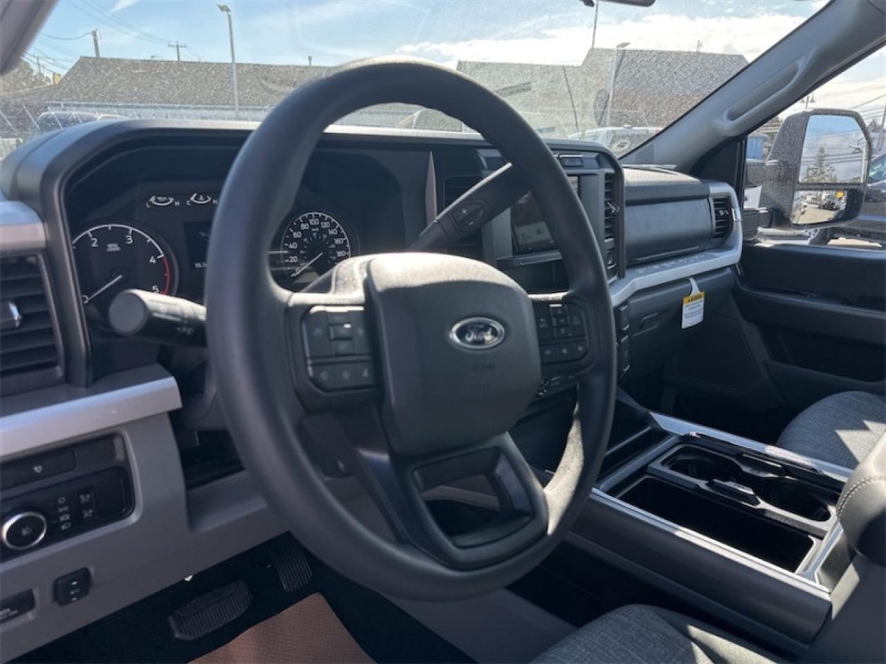 2024 Ford F-350 Super Duty XLT Photo5