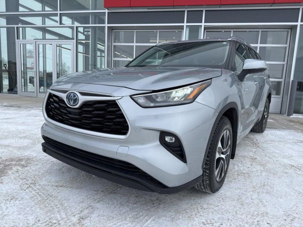 Used 2020 Toyota Highlander HYBRID XLE for sale in Prince Albert, SK