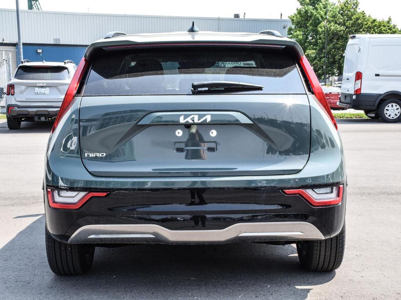 2025 Kia NIRO EV Wave NIRO EV WIND/ APPLE CARPLAY & ANDROID AUTO, HARMAN/KARDON® SPEAKERS, HEATED & AIR-COOLED FRONT BUCKET SEATS, HEATED REAR SEATS, MEMORY SEAT, NAVIGATION SYSTEM, POWER LIFTGATE, POWER MOONROOF. Photo4