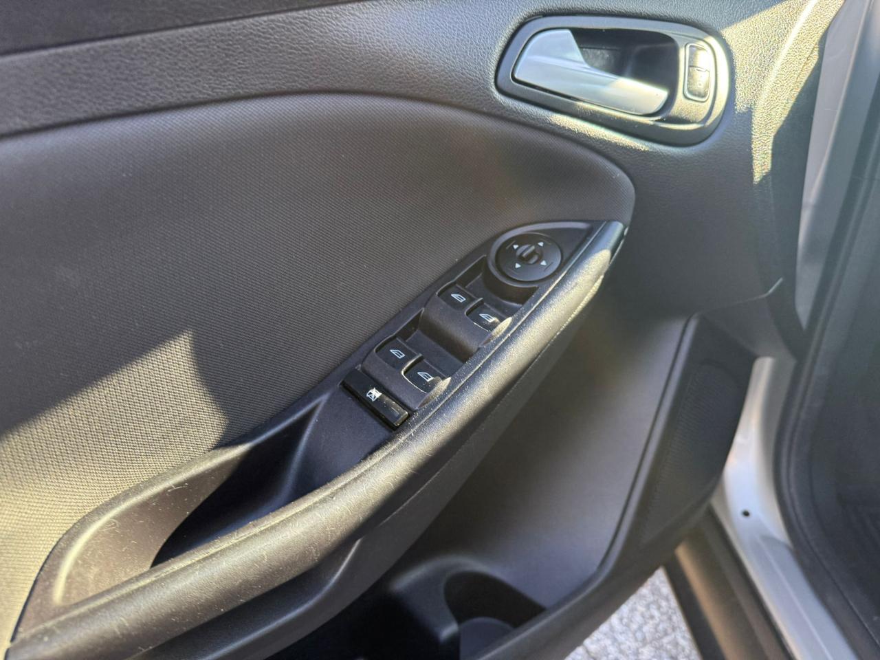 2016 Ford Focus SE  ACCIDENT FREE /CARPLAY /BACKUP CAMERA /BLUTOOT - Photo #11
