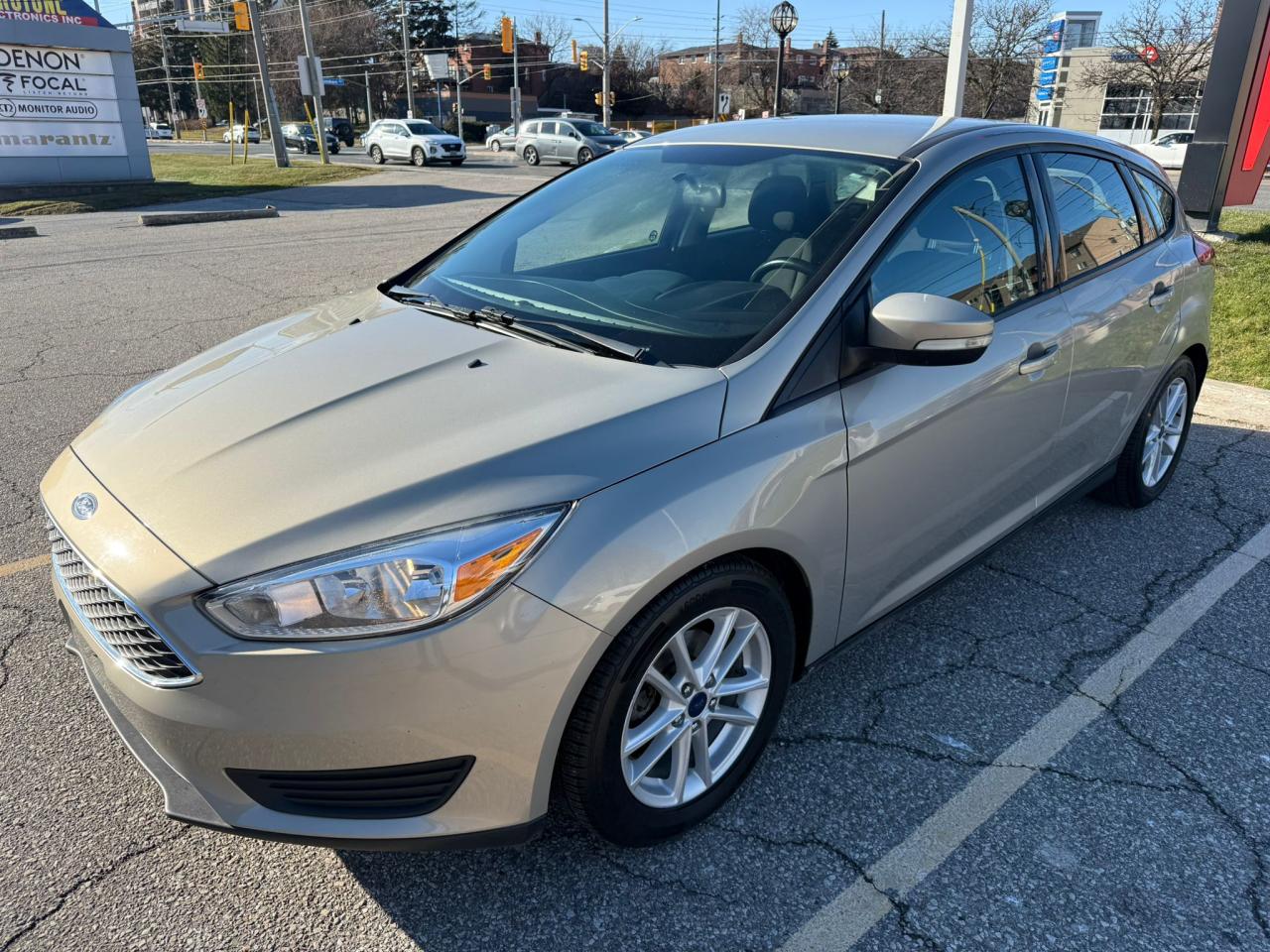 2016 Ford Focus SE  ACCIDENT FREE /CARPLAY /BACKUP CAMERA /BLUTOOT - Photo #2