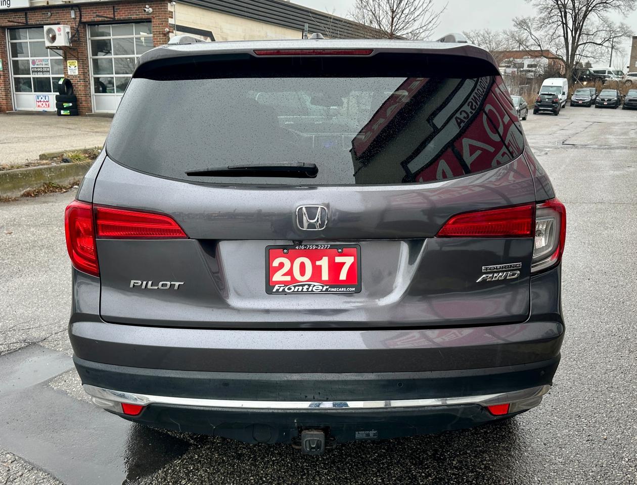 2017 Honda Pilot 4WD 4dr Touring Photo4