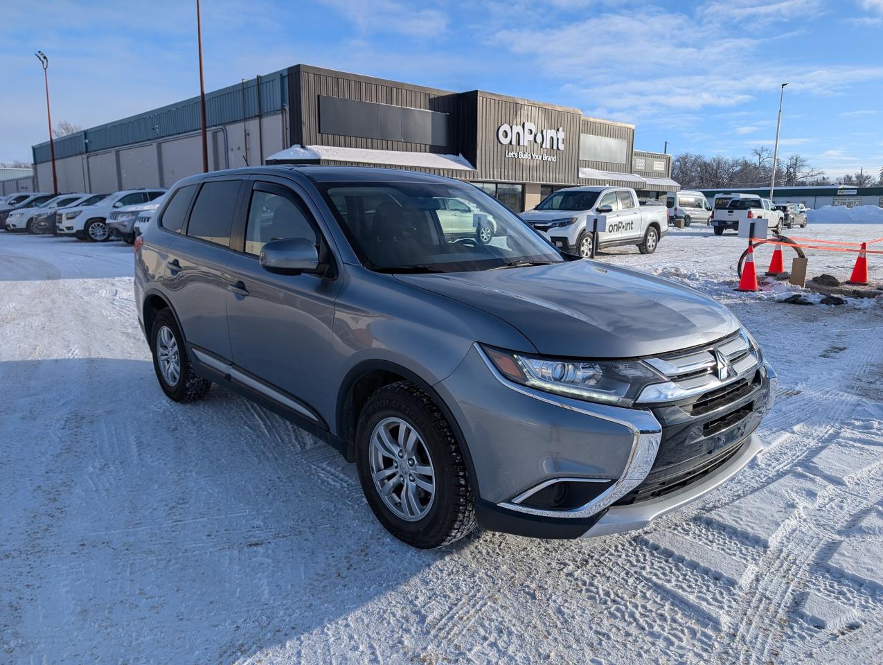 2016 Mitsubishi Outlander ES - Photo #2