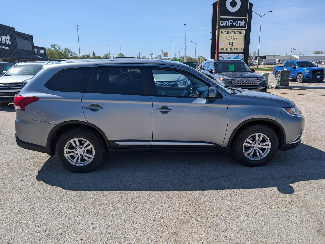 2016 Mitsubishi Outlander ES | Manitoba Owned | Heated Seats - Photo #3