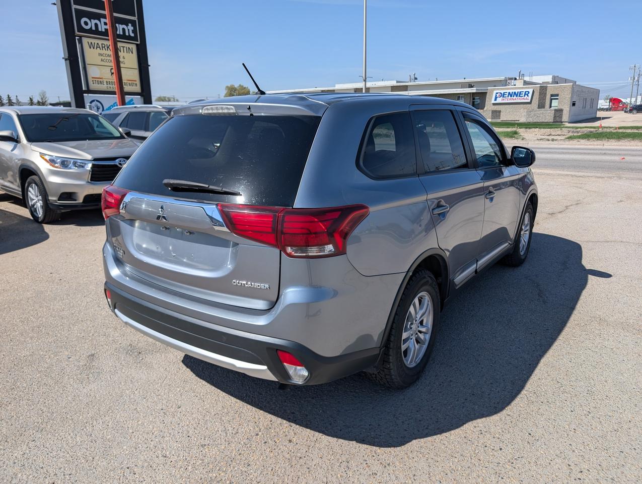 2016 Mitsubishi Outlander ES | Manitoba Owned | Heated Seats - Photo #4