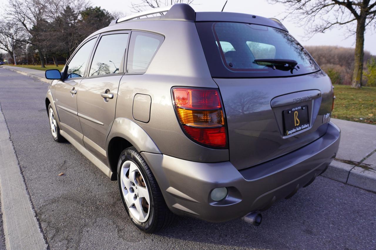 2006 Pontiac Vibe 1 OWNER / NO ACCIDENTS / MANUAL / HATCHBACK /LOCAL Photo2