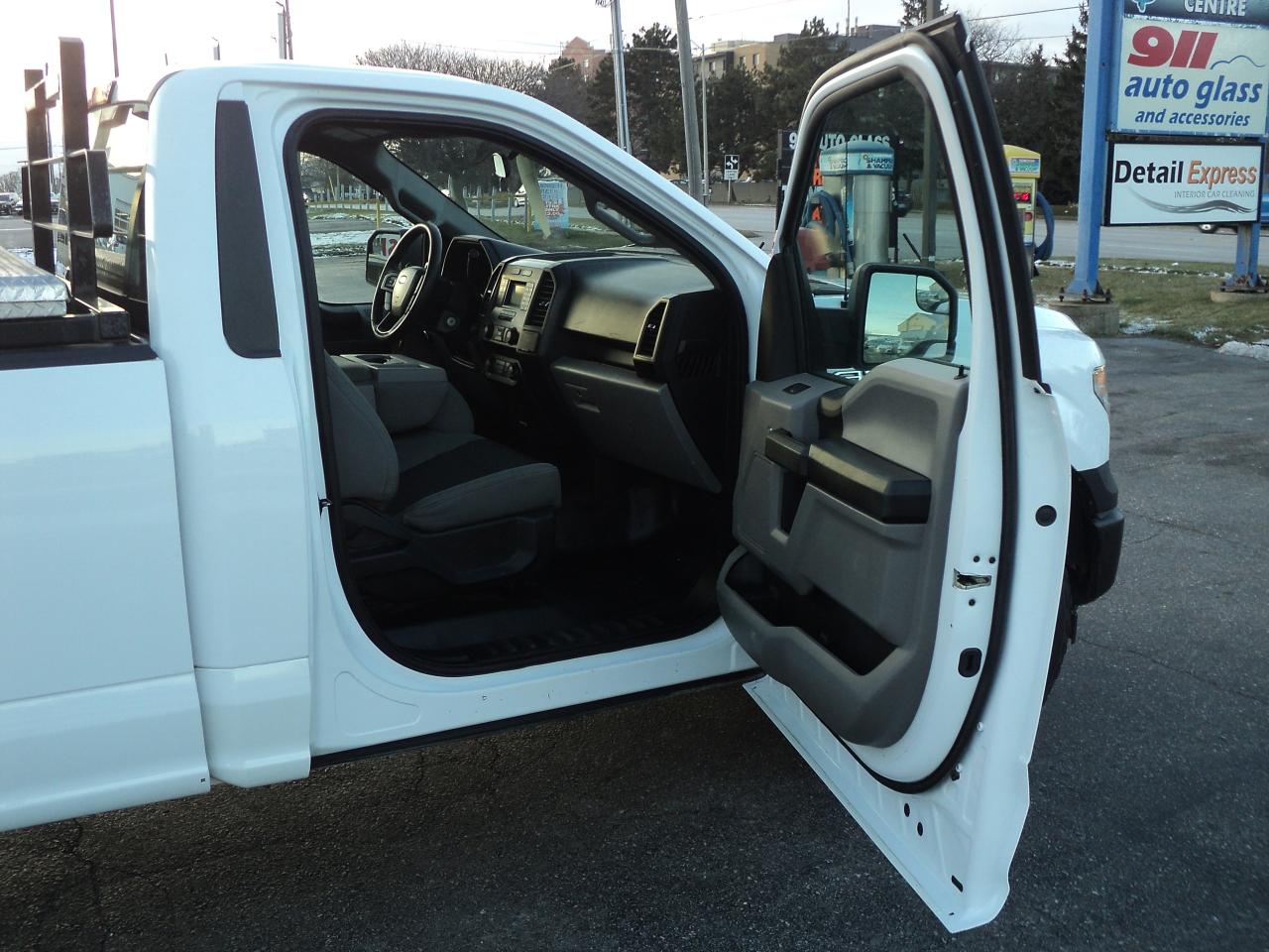 2017 Ford F-150 XL RegCab 2WD 3.5L6cyl 8ftBox - Photo #10