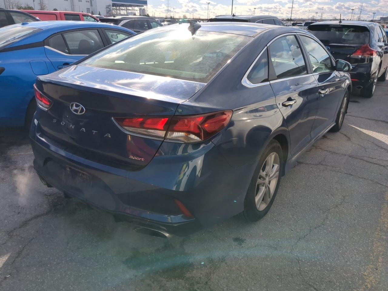 Used 2019 Hyundai Sonata Essential w/ Sport Pkg / Leather / Sunroof / Blind Spot for sale in Mississauga, ON