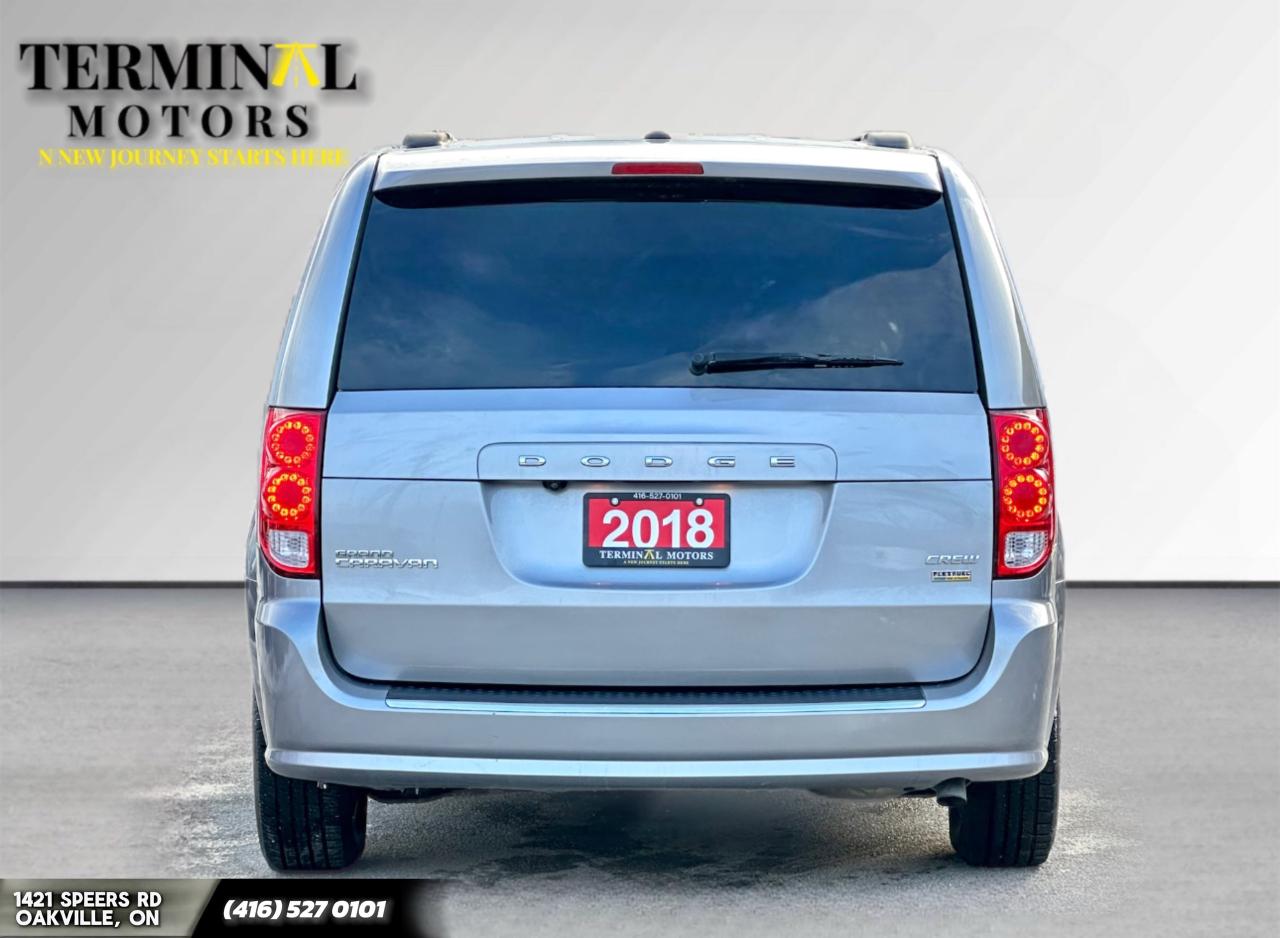 2018 Dodge Caravan Crew Plus 2WD Photo2