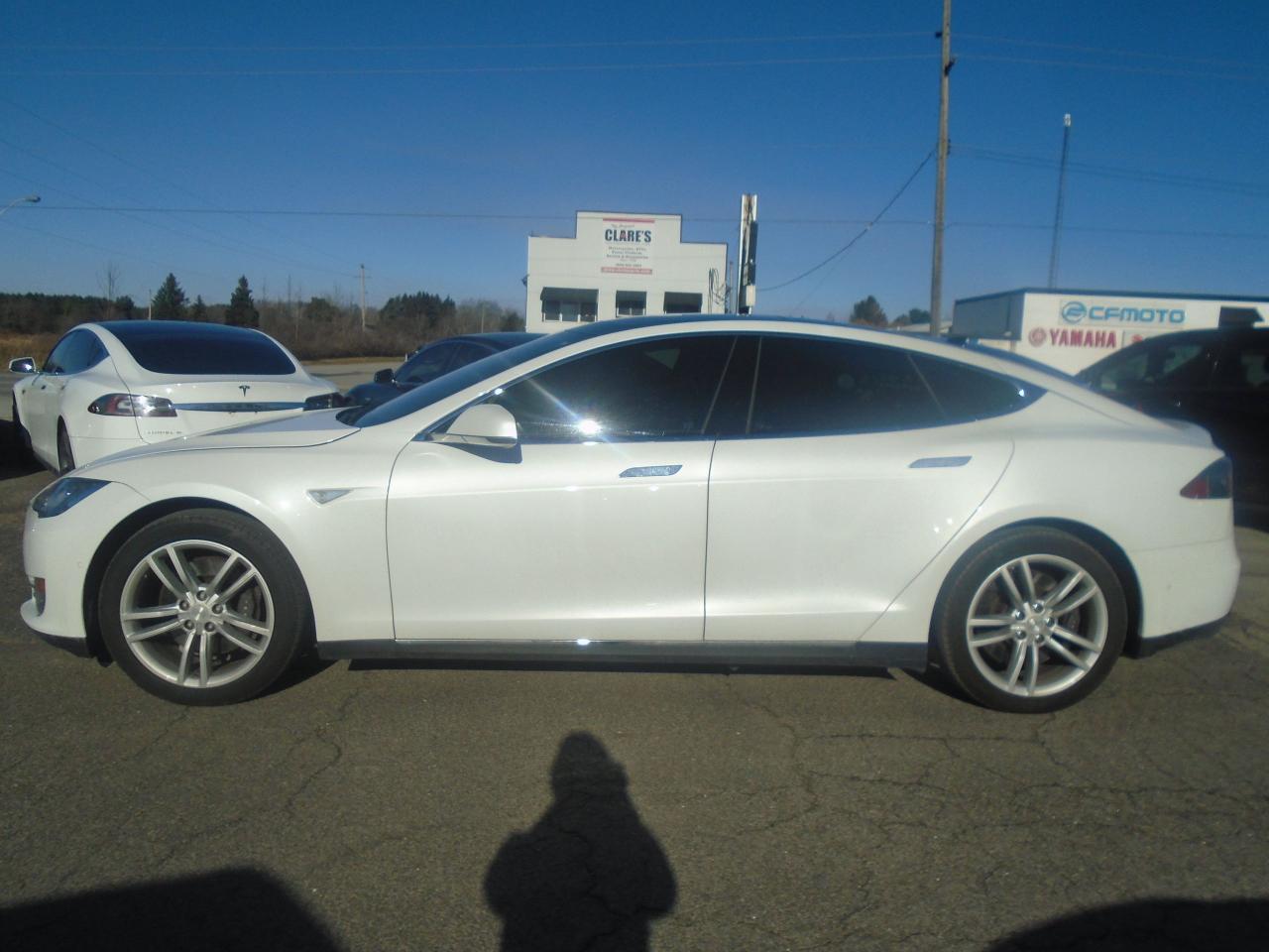 2014 Tesla Model S Model S 60 325KM FULL CHARGE RWD - Photo #4
