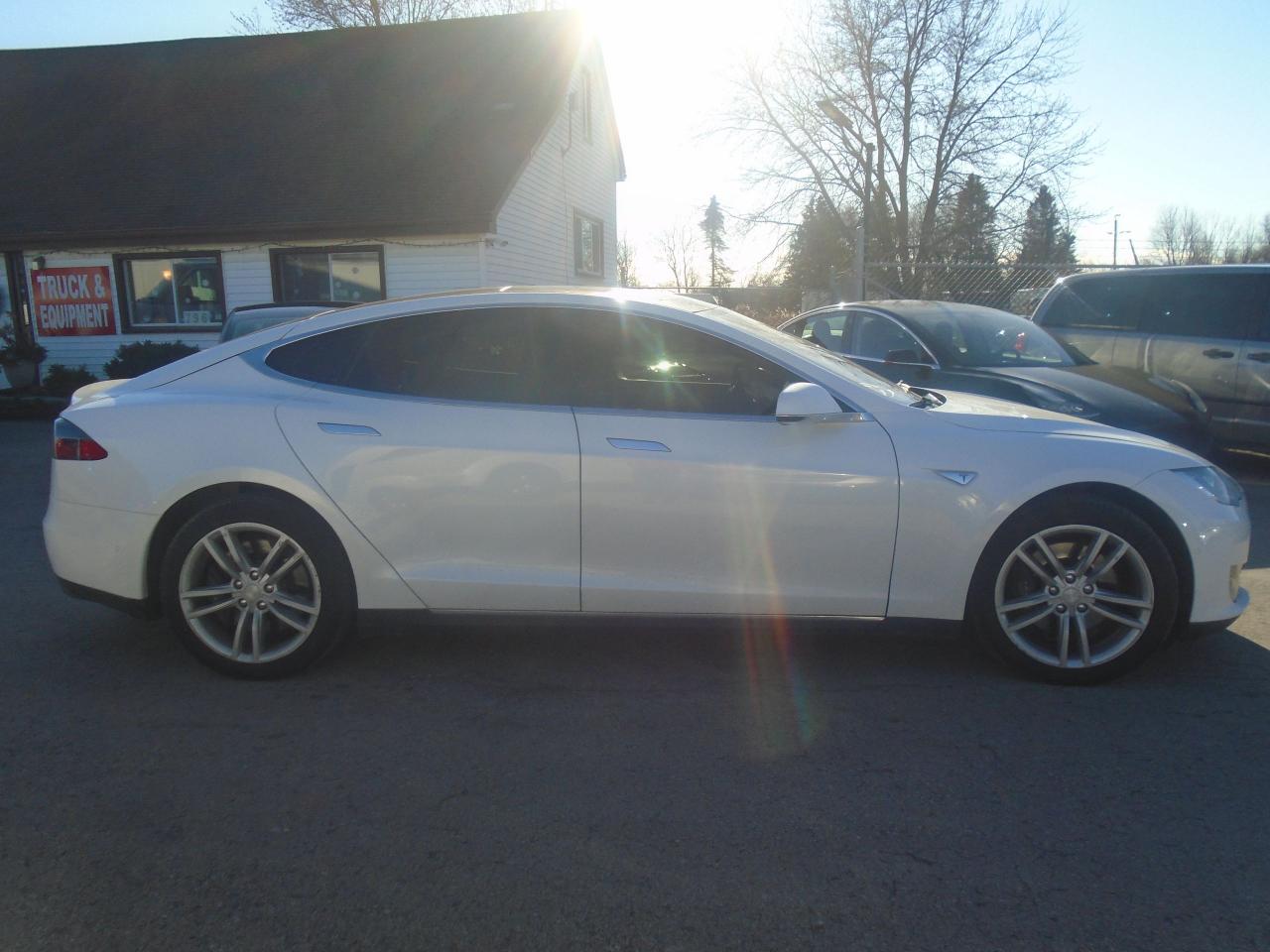 2014 Tesla Model S Model S 60 325KM FULL CHARGE RWD - Photo #5