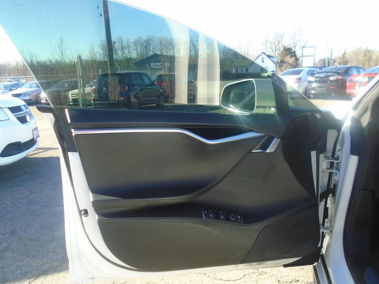 2014 Tesla Model S Model S 60 325KM FULL CHARGE RWD - Photo #9