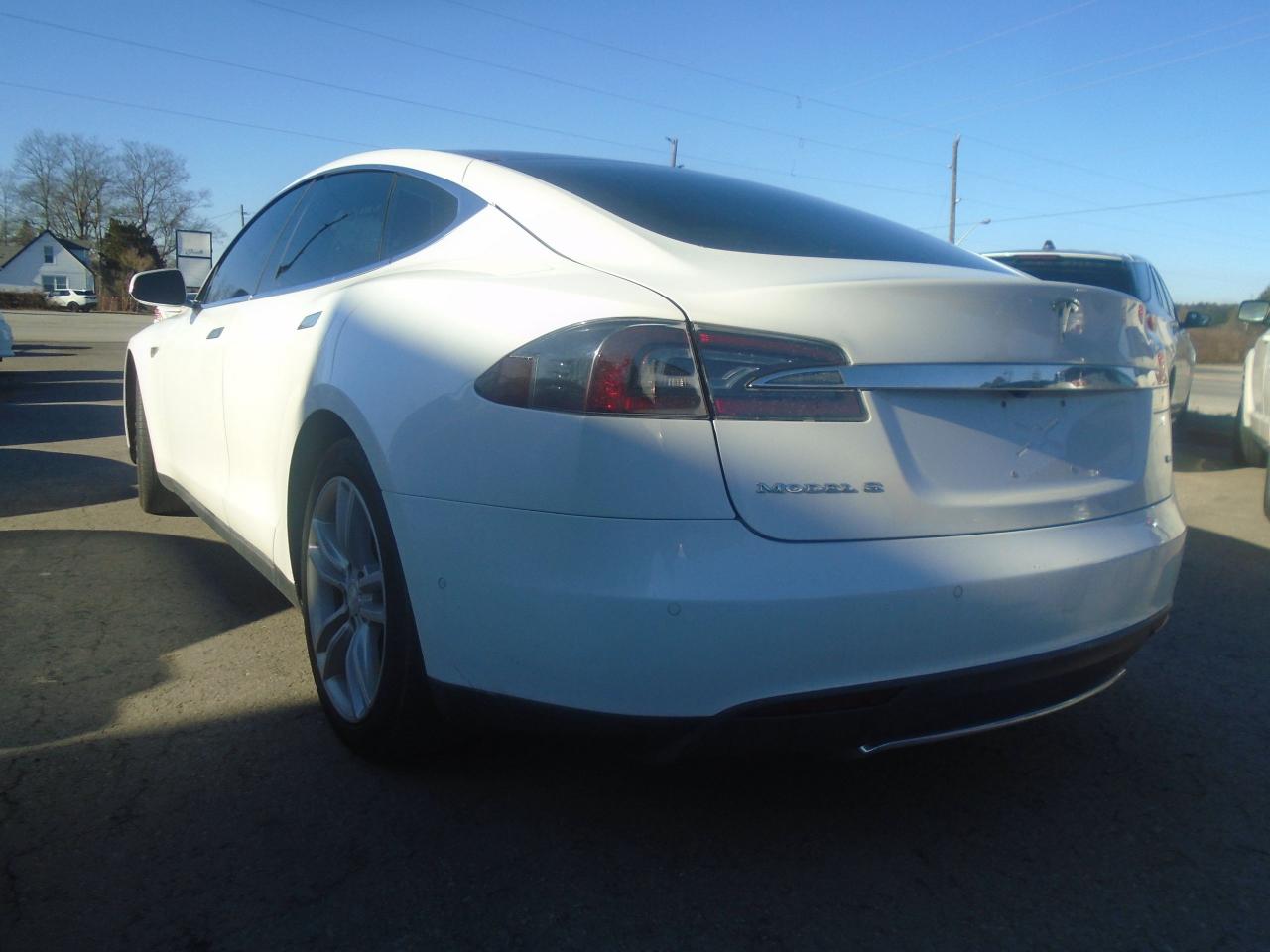 2014 Tesla Model S Model S 60 325KM FULL CHARGE RWD - Photo #8