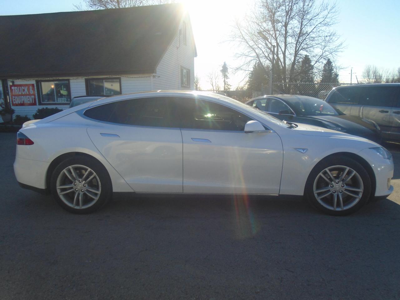 2014 Tesla Model S Model S 60 325KM FULL CHARGE RWD - Photo #5