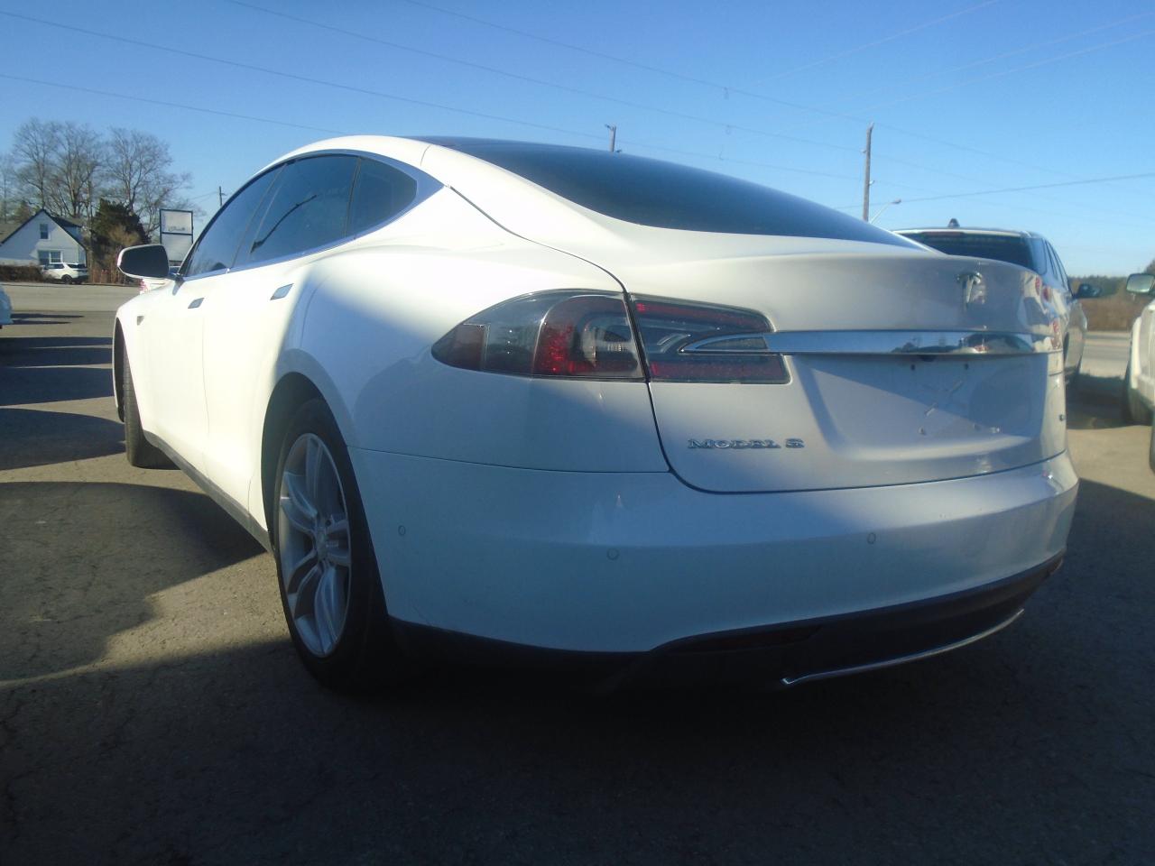 2014 Tesla Model S Model S 60 325KM FULL CHARGE RWD - Photo #8