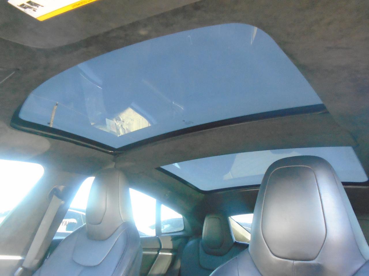 2014 Tesla Model S Model S 60 325KM FULL CHARGE RWD - Photo #25