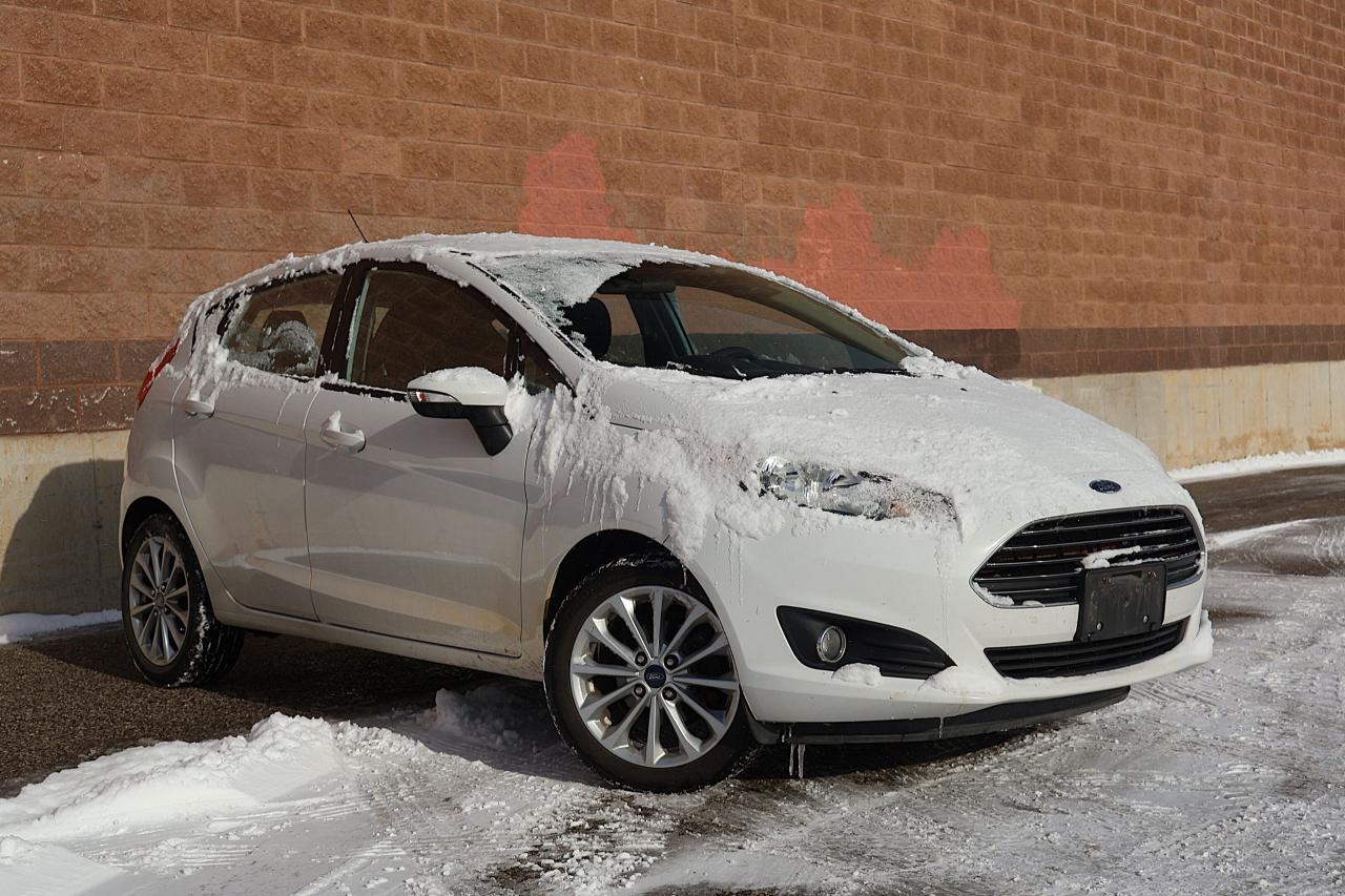 Used 2014 Ford Fiesta 5dr HB SE for sale in Orillia, ON