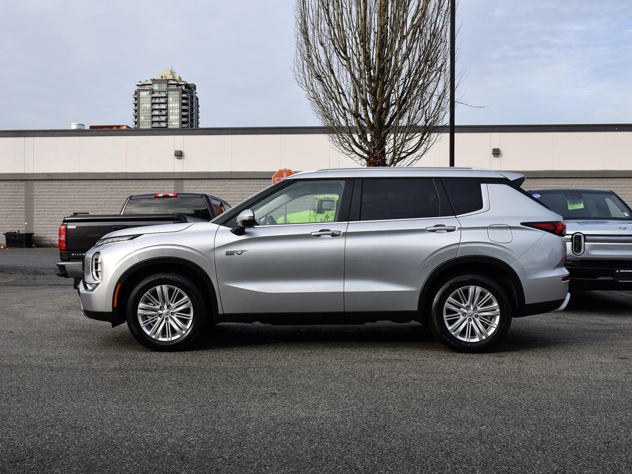 New 2025 Mitsubishi Outlander Phev SE - Heated Seats, Sunroof, Power Liftgate for sale in Coquitlam, BC