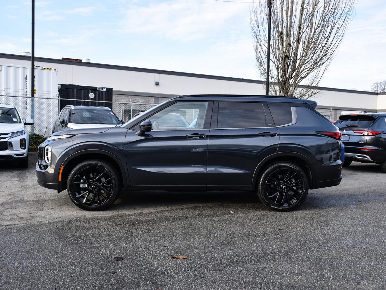 New 2024 Mitsubishi Outlander Noir - Black Alloy Wheels, Black Roof & Grille for sale in Coquitlam, BC