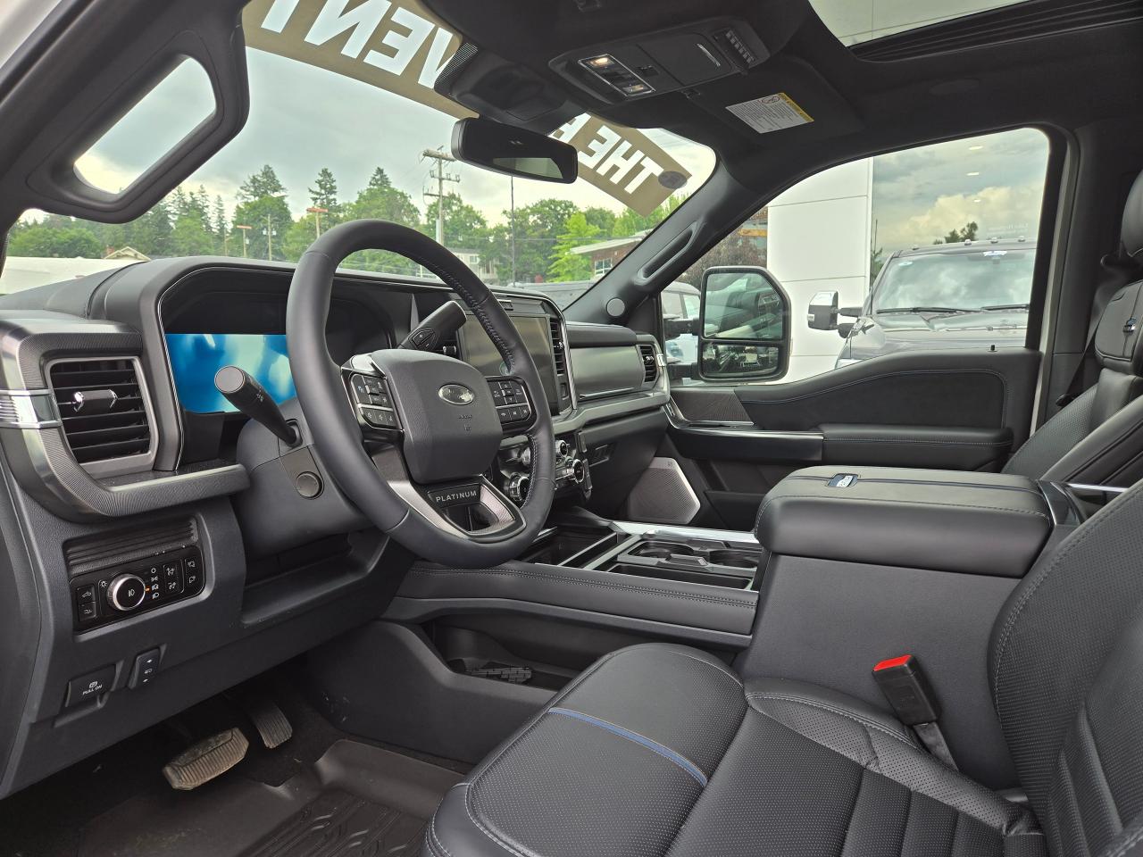 2025 Ford F-350 Super Duty DRW Platinum Photo5