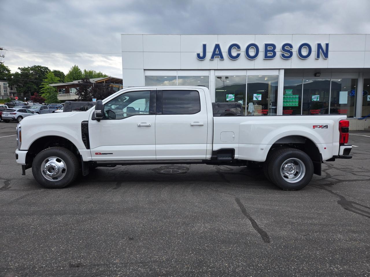 2025 Ford F-350 Super Duty DRW Platinum Photo5