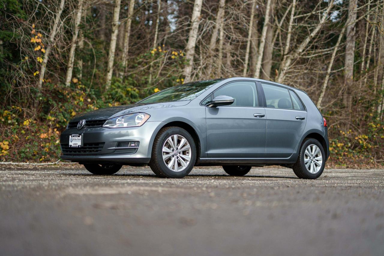 Used 2016 Volkswagen Golf 1.8 TSI Comfortline *VEGAN LEATHER*HUGE SUNROOF*APPLE CARPLAY*ANDROID AUTO* for sale in Surrey, BC