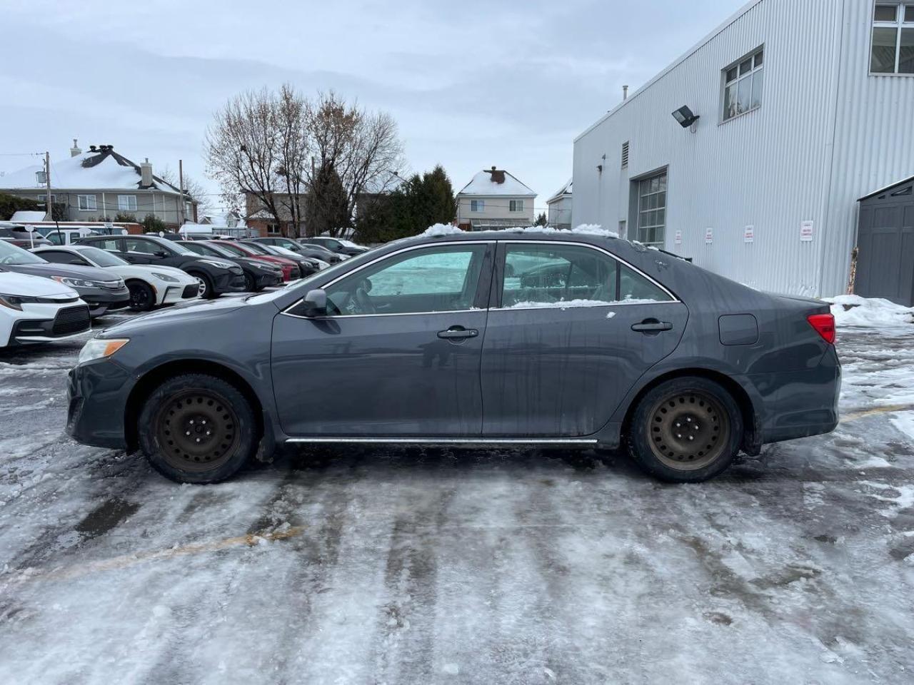 2012 Toyota Camry LE Photo2