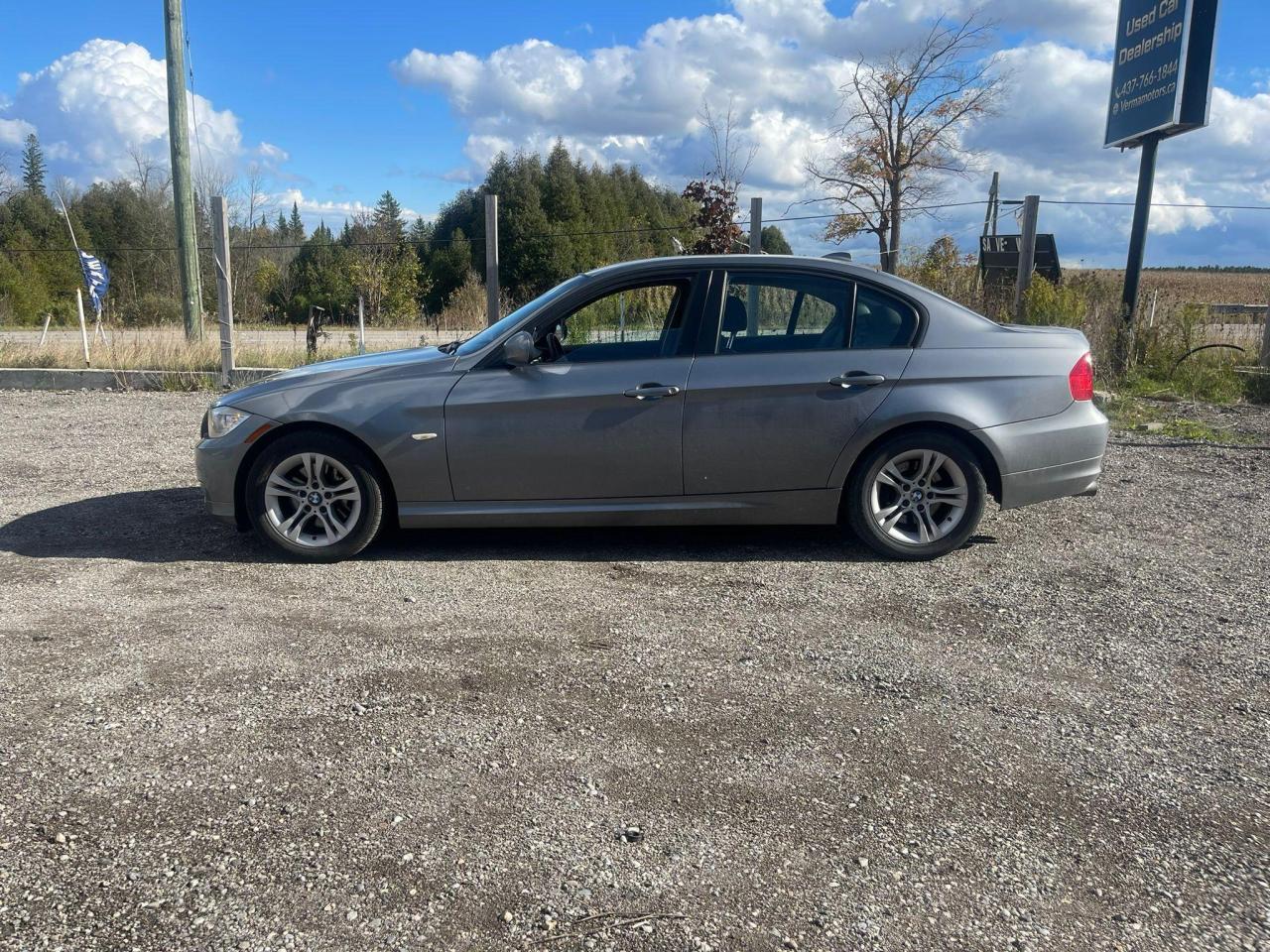 2011 BMW 3 Series 4dr Sdn 328i xDrive AWD Classic Ed Photo2