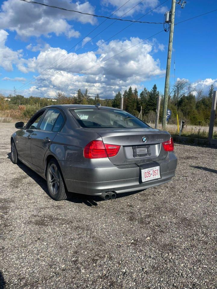 2011 BMW 3 Series 4dr Sdn 328i xDrive AWD Classic Ed Photo3