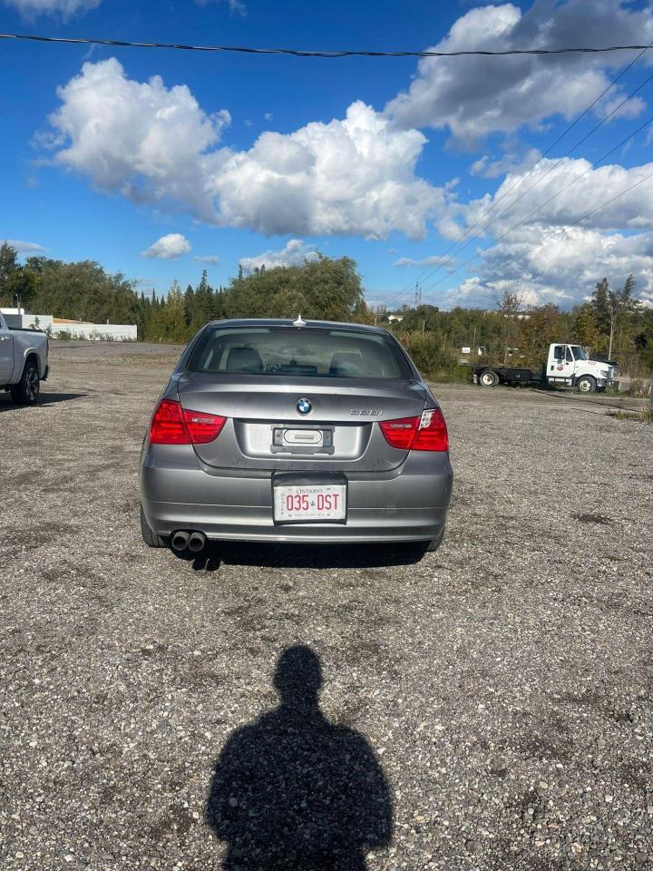 2011 BMW 3 Series 4dr Sdn 328i xDrive AWD Classic Ed Photo4