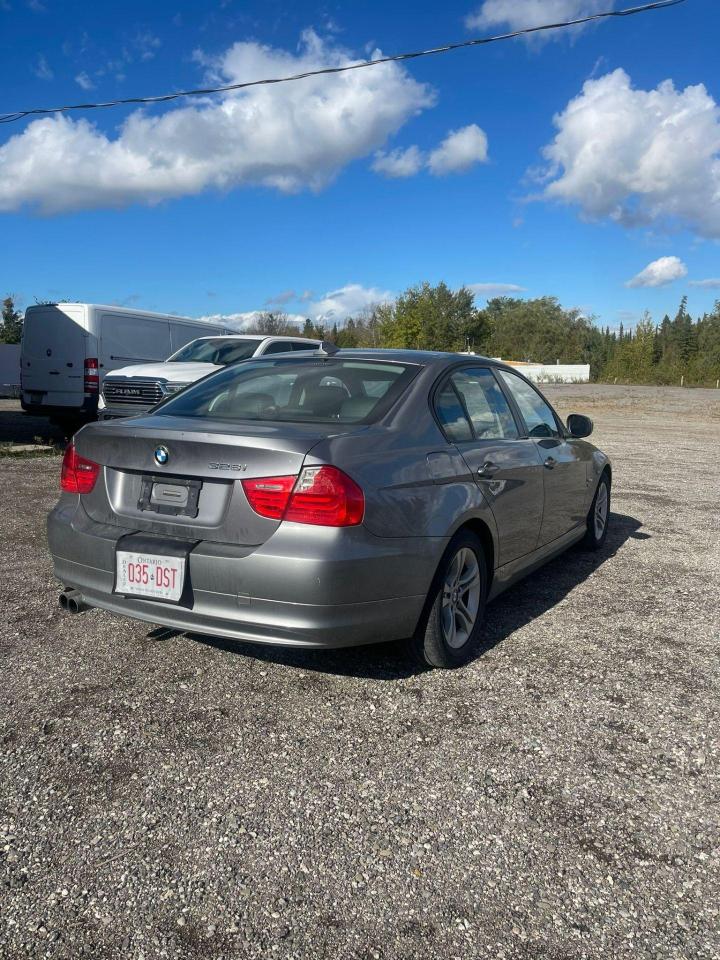 2011 BMW 3 Series 4dr Sdn 328i xDrive AWD Classic Ed - Photo #6