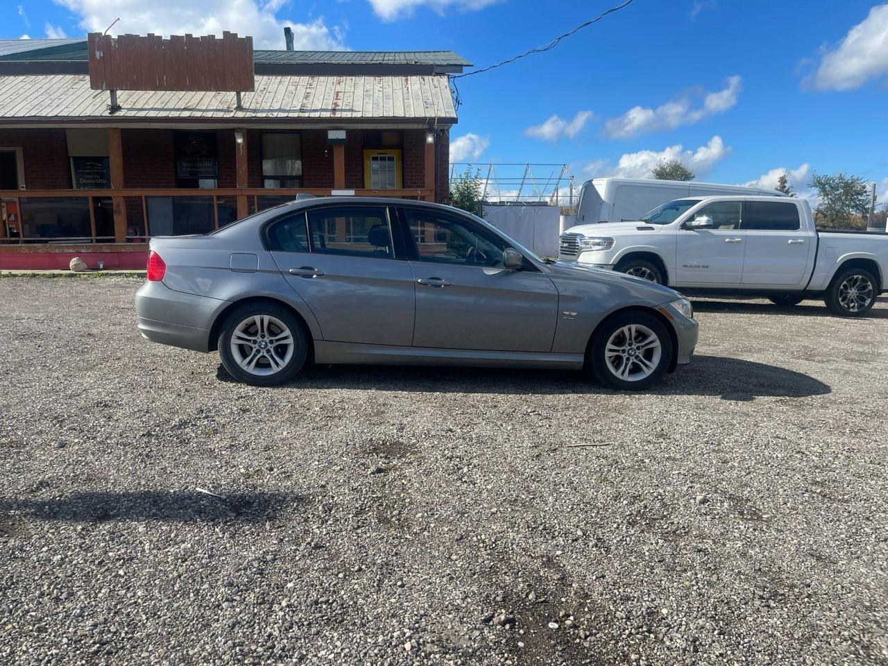 2011 BMW 3 Series 4dr Sdn 328i xDrive AWD Classic Ed - Photo #8