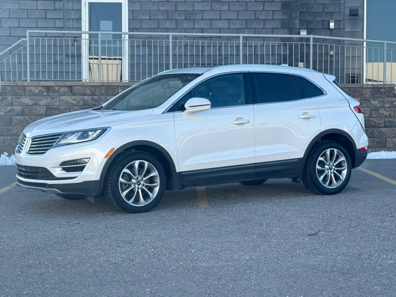 Used 2015 Lincoln MKC AWD | LEATHER | BLUETOOTH | BACKUP CAM | SUNROOF | YEAR END BLOWOUT! for sale in Calgary, AB