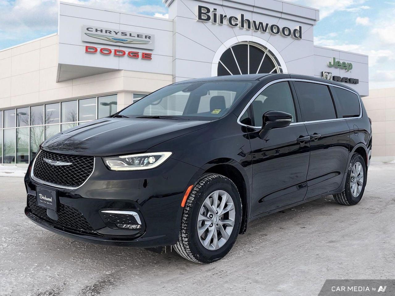 New 2025 Chrysler Pacifica Select | BUILT IN CANADA | TRUE NORTH STRONG | for sale in Winnipeg, MB