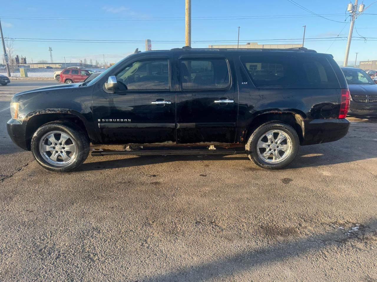 2007 Chevrolet Suburban LTZ, 4X4, 7 PASSENGER, V8, LEATHER, LOADED, AS IS - Photo #2