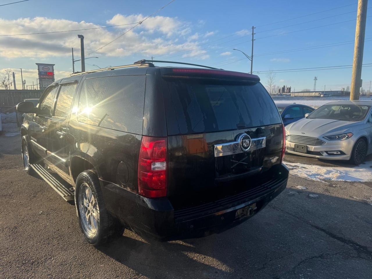 2007 Chevrolet Suburban LTZ, 4X4, 7 PASSENGER, V8, LEATHER, LOADED, AS IS - Photo #3